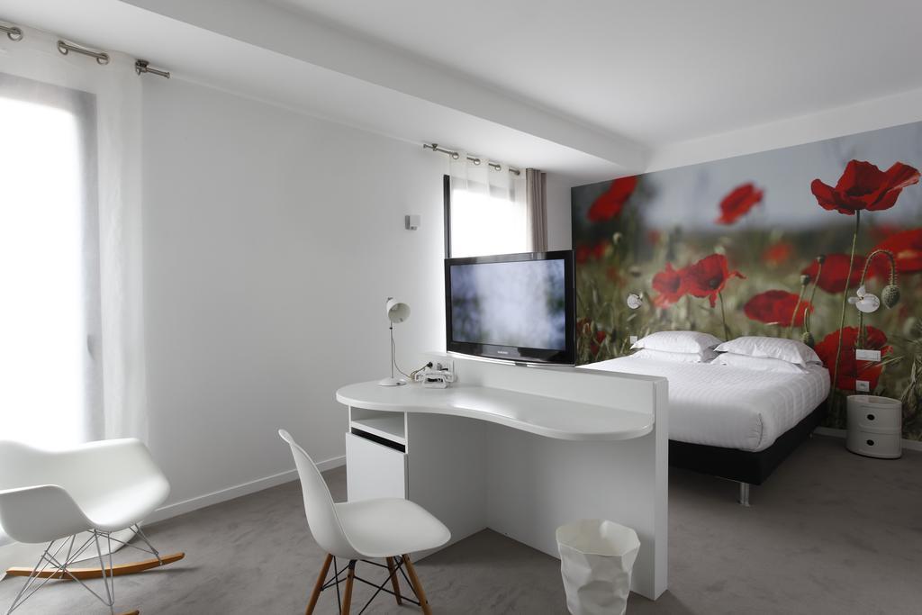 L'Echappee Belle Hotel L'Isle-Jourdain  Ngoại thất bức ảnh